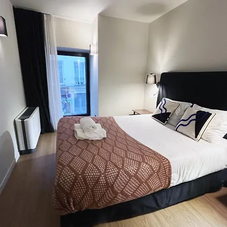Urban Flat 133 - Ponceau 4 Bedroom * Parijs