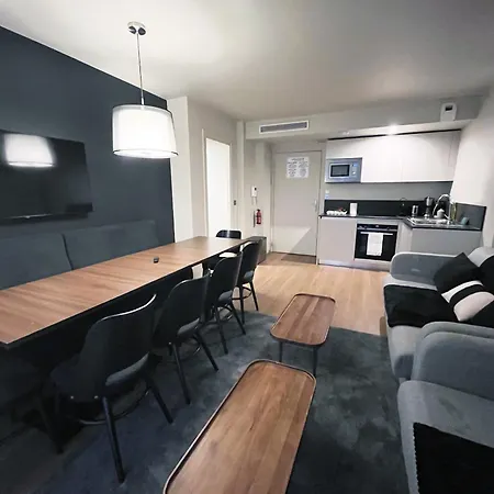 Urban Flat 133 - Ponceau 4 Bedroom