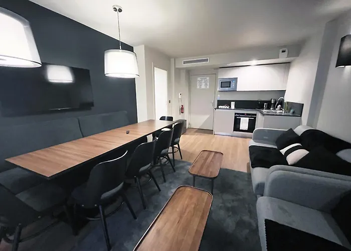 Urban Flat 133 - Ponceau 4 Bedroom